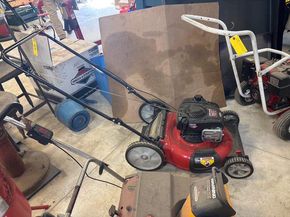 Yard Machines 21 inch cut push lawn mower