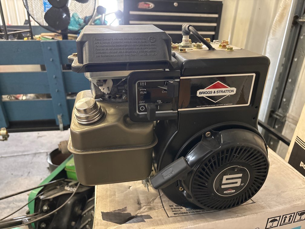 1998 Briggs and Stratton 5 hp horizontal tapered shaft