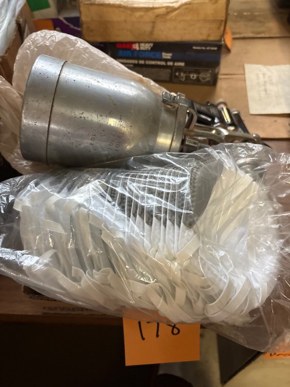 Brinks paint spray gun & masks