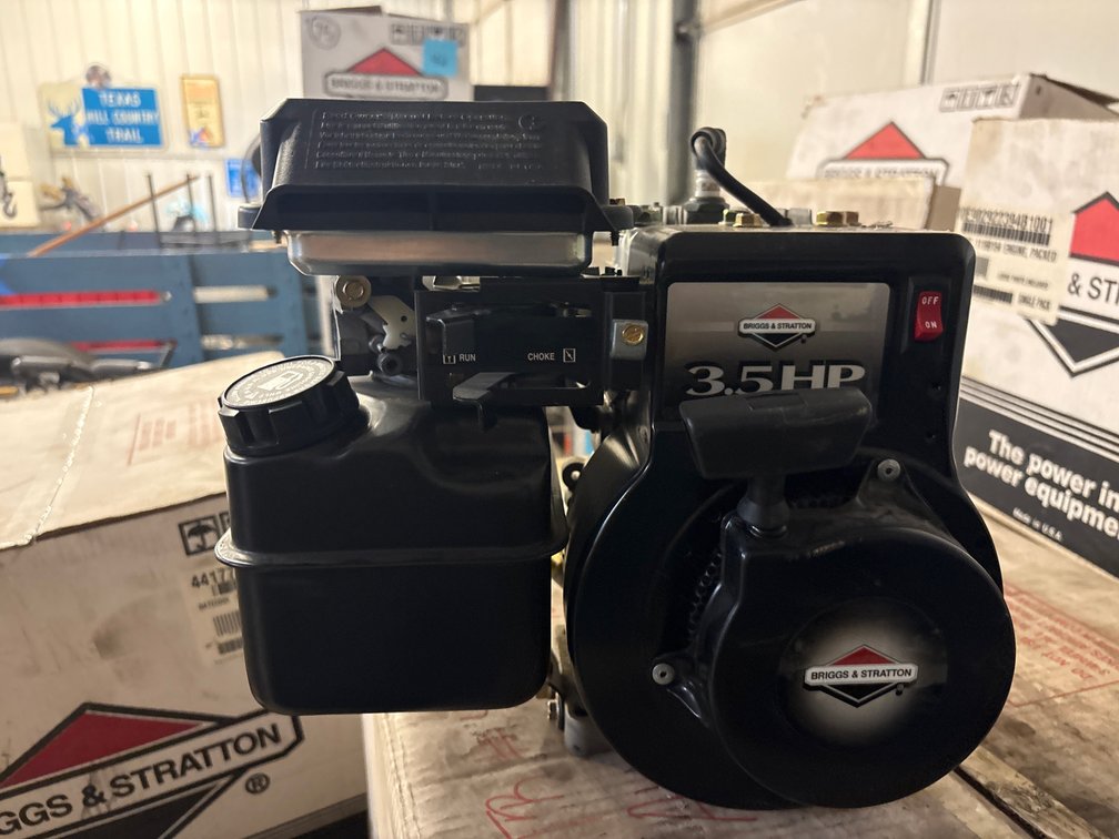 Briggs and Stratton 3.5 hp horizontal shaft engine