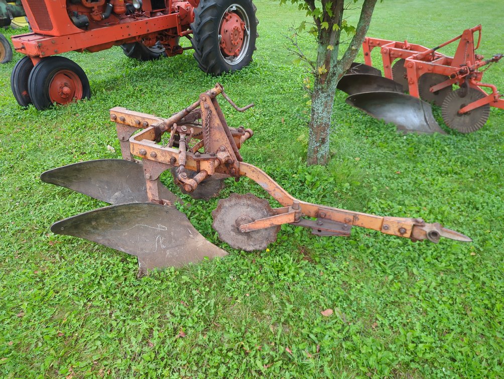 Allis Chalmers 2 Bottom Plow