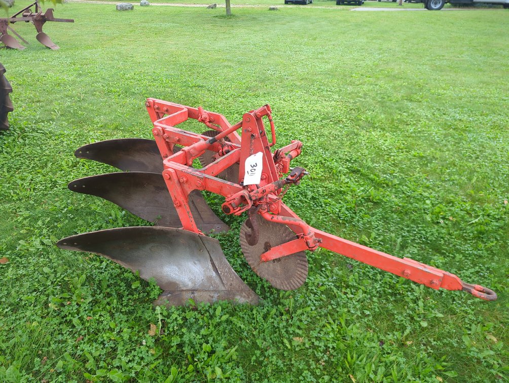 Allis Chalmers 3 Bottom Plow