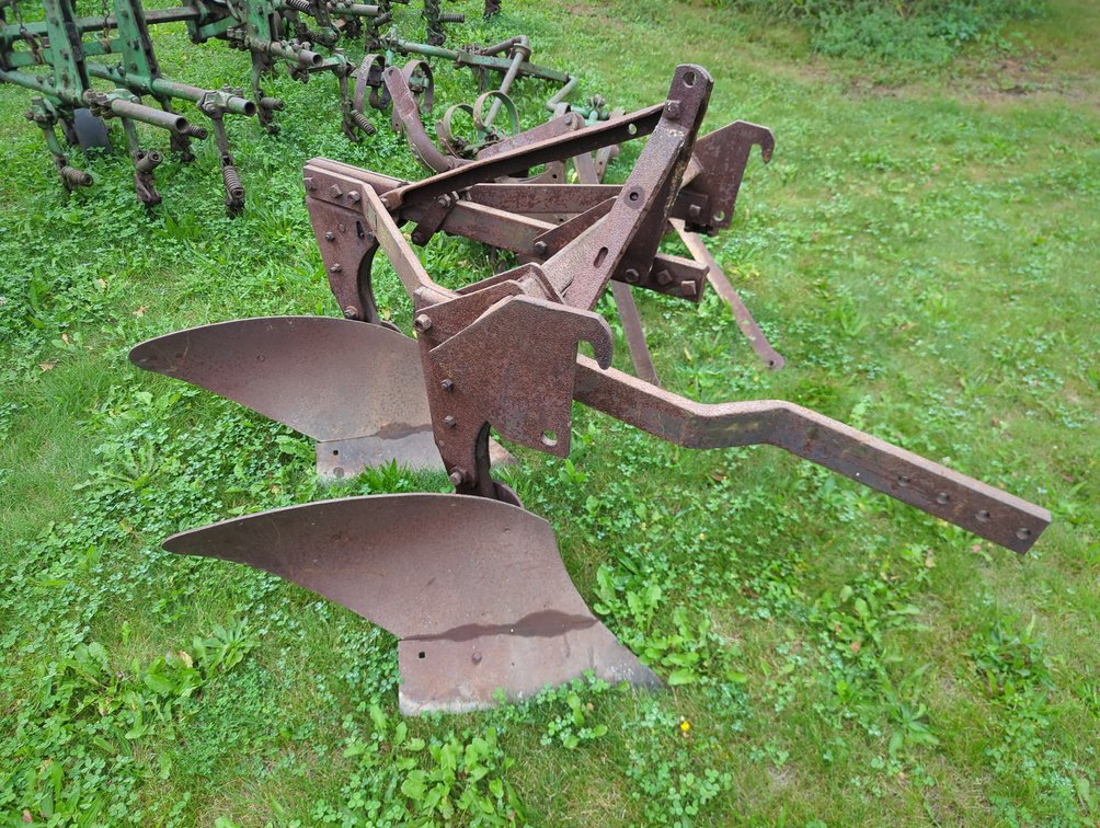 John Deere Yakima ABG2 Plow & 2100 Hitch