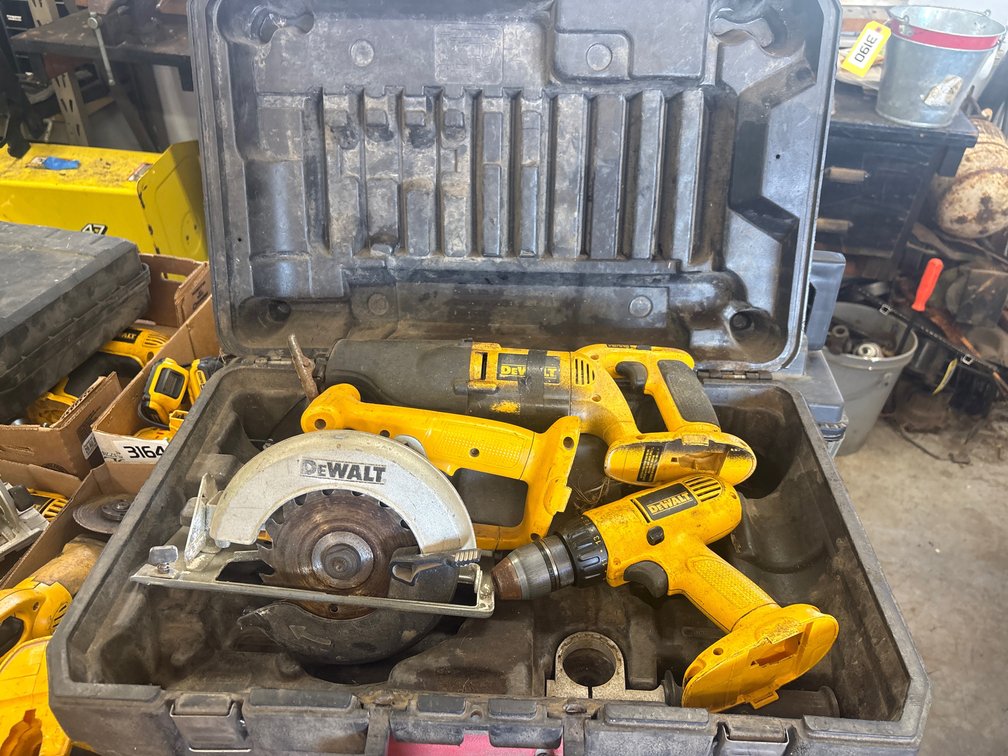 Dewalt 18 v circular, reciprocating saw, drill and case