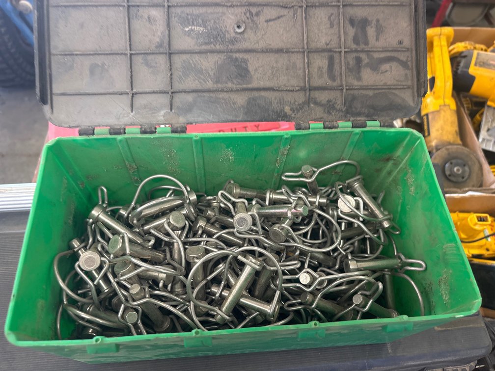 Container w/ lynch pins