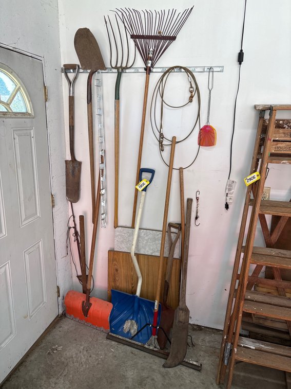 (14) Shovels & Garden Tools