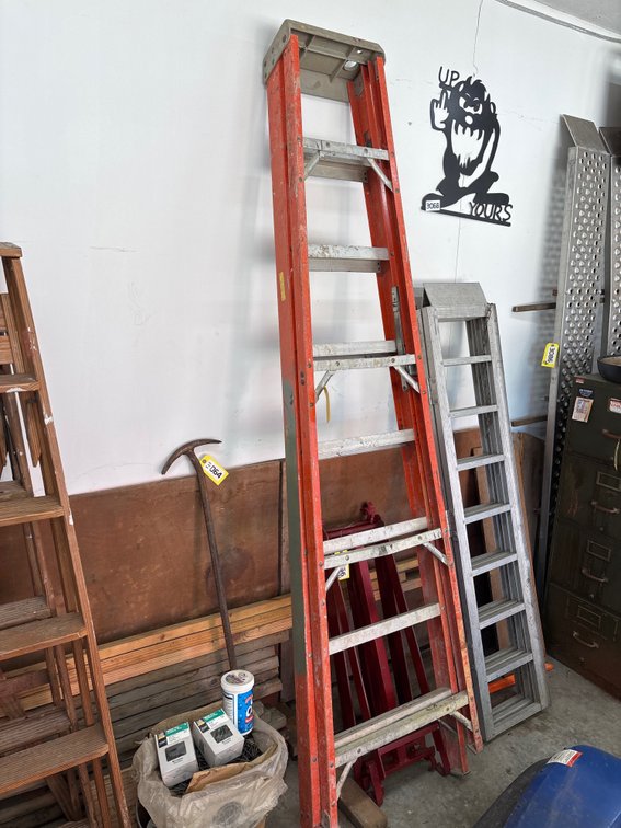 8ft Fiberglass Stepladder