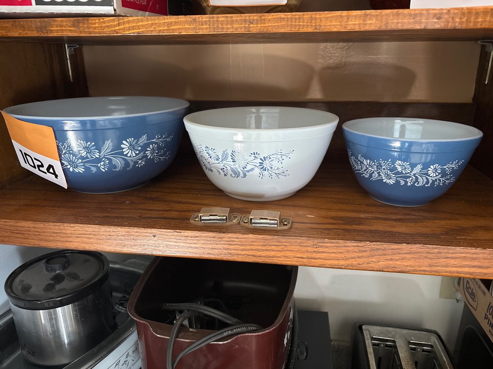 Pyrex Nesting Mixing Bowls (3)