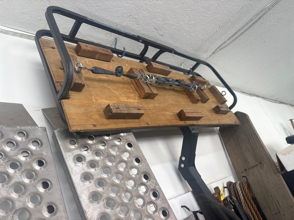 Trailer hitch luggage rack