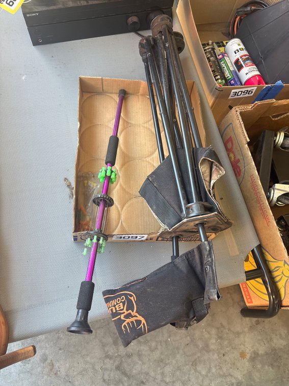Buck commander tri pod chair, blow gun