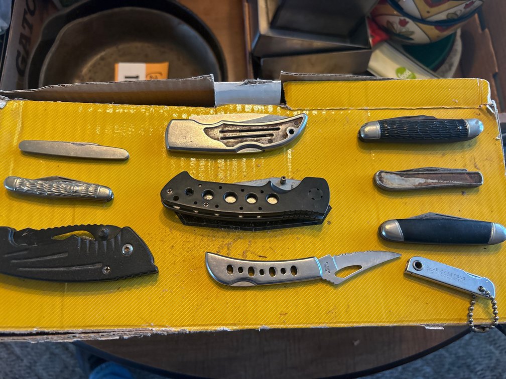 Assorted pocket knives