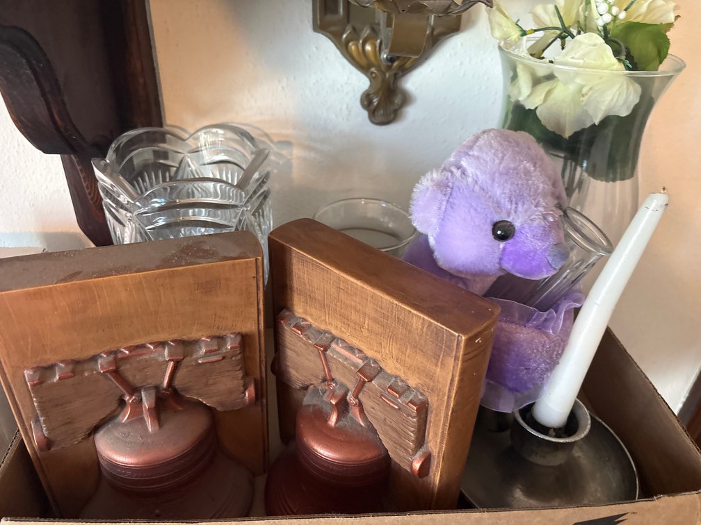 Liberty bell book ends and vases