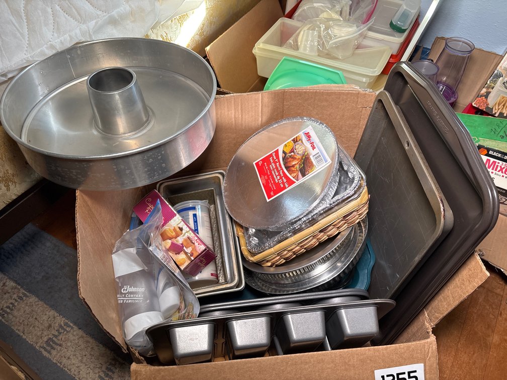 (2) Pyrex Casserole Dishes; Asst. Bake Pans