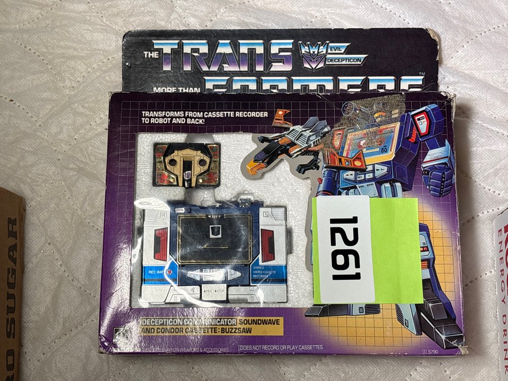 Deception Communicator Soundwave and Condor Cassette: Buzzsaw