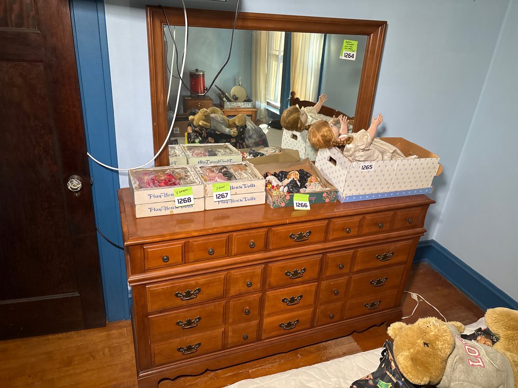 Landers Yorktown 9 Drawer Dresser w/mirror