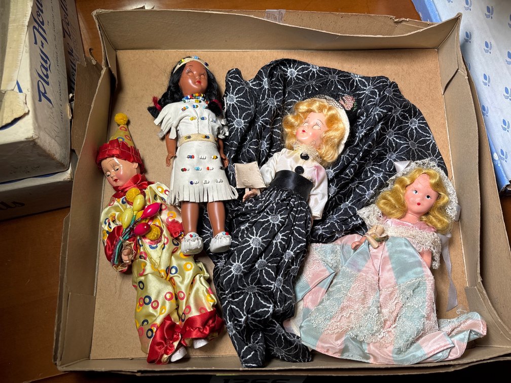 (4) Vtg Dolls in Dream Dolls Box