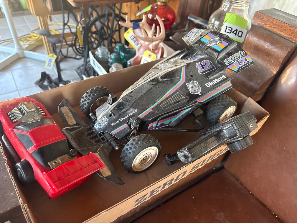 Remote control die hard Lobo 12 racer, Red car
