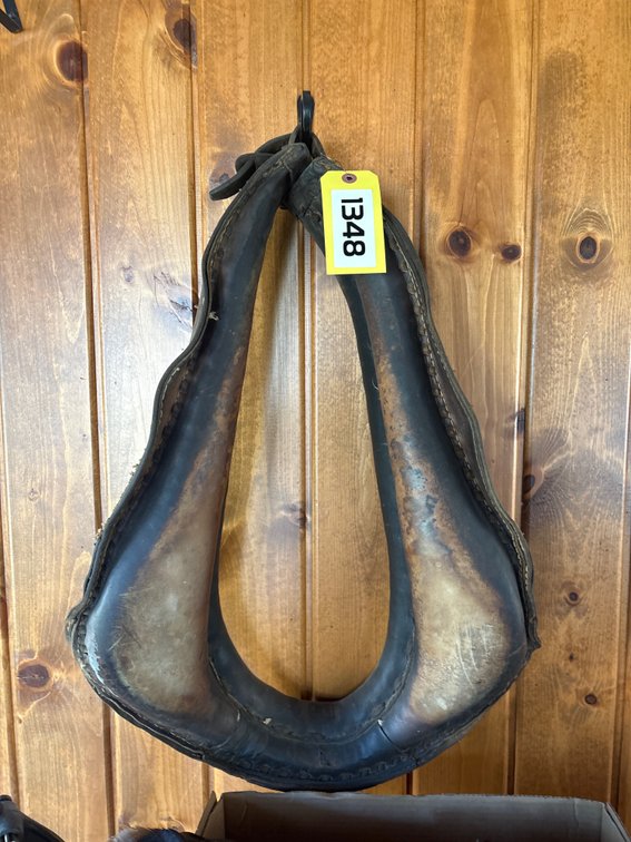 Leather horse collar