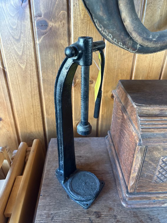 Vintage bottle capper