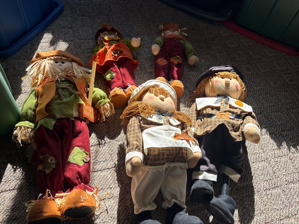 Pilgrim and scarecrow figures