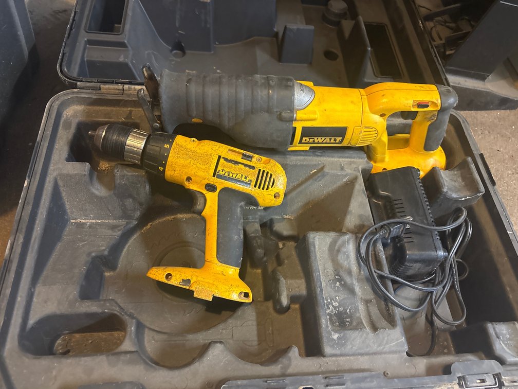 12 v DeWalt drill and reciprocating, saw and charger with case