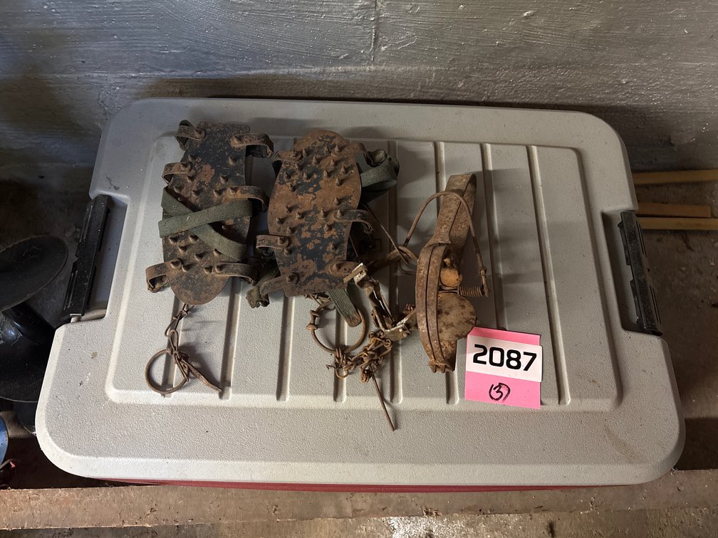 (2) Metal Traps, Ice Cleats & Locking Hunting Tote