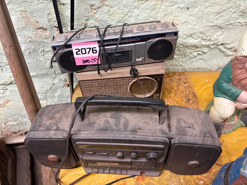 (3) radios
