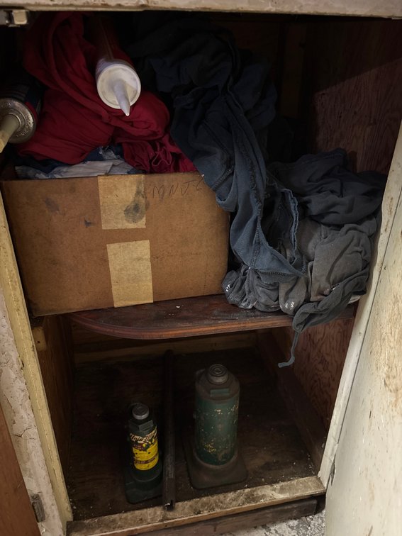 (2) Shelves Bottle Jacks and Rags