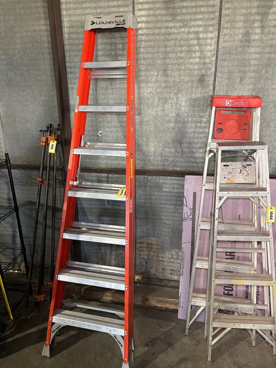 Louisville 8ft Fiberglass Stepladder