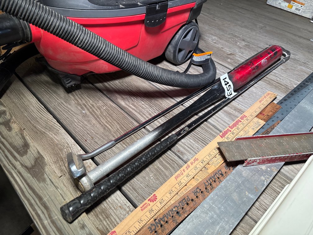 (2) Golf Clubs & Bat