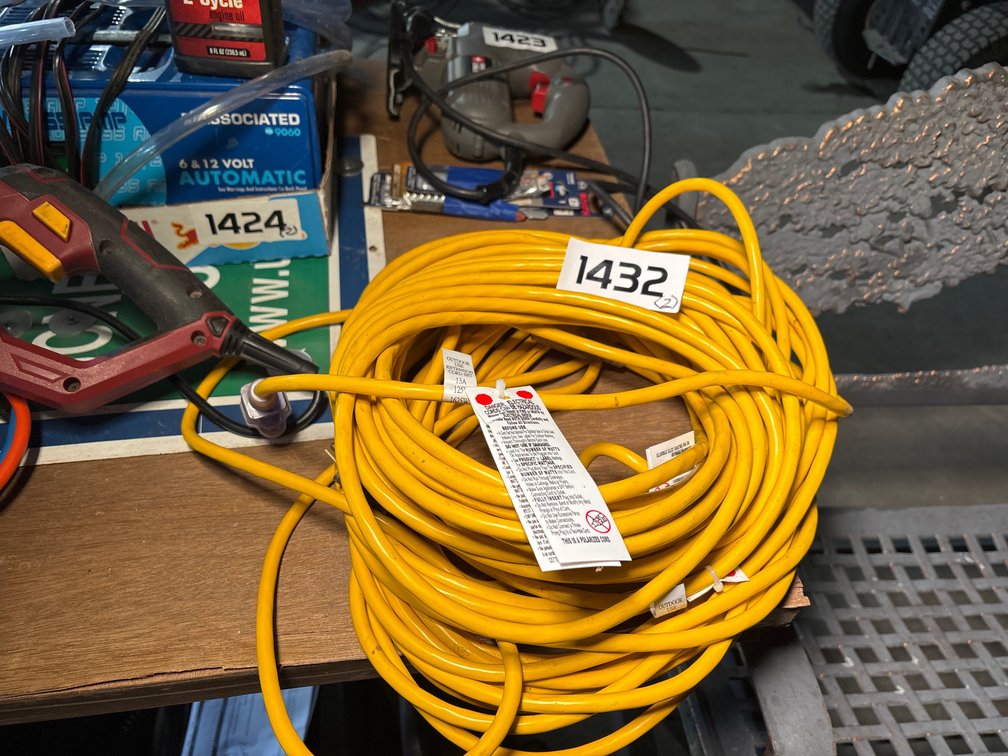 (2) 13A125V Extension Cords