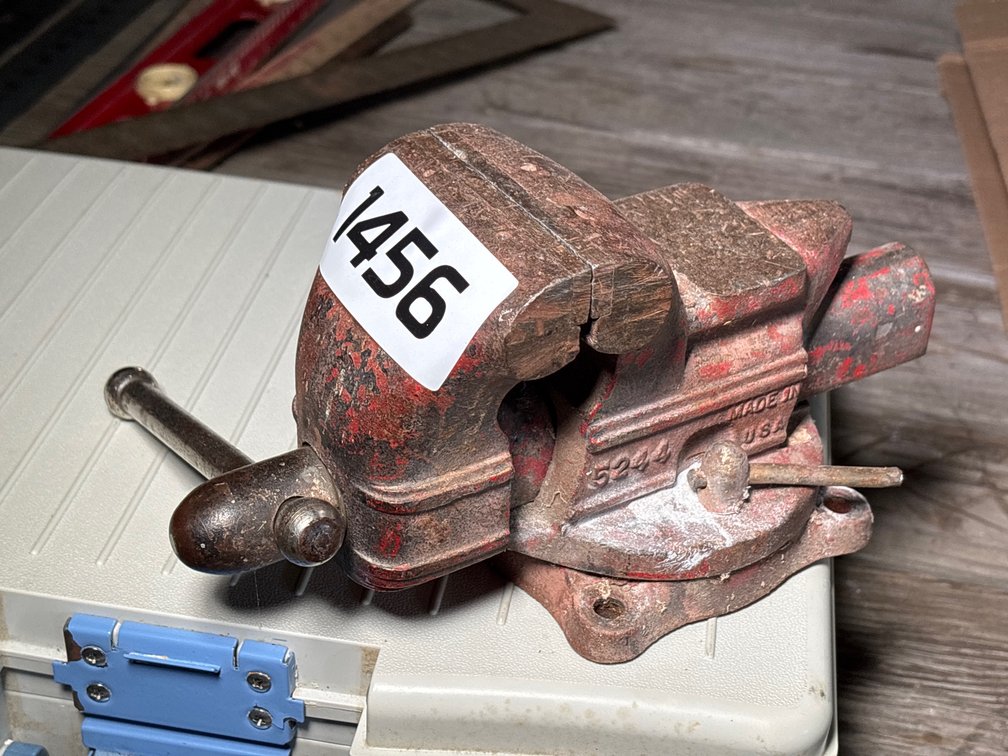 Small Dunlap 3.5” Bench Vise