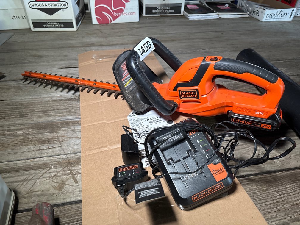 20V Black & Decker Hedge Trimmer