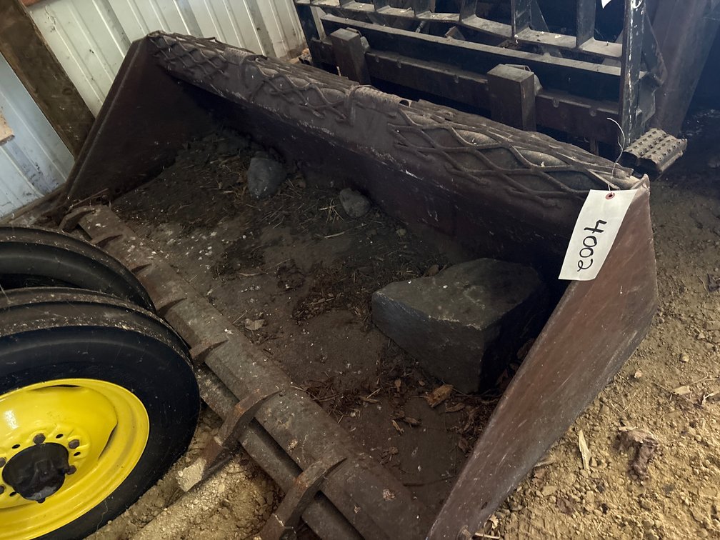 77" Skidsteer Bucket w/teeth