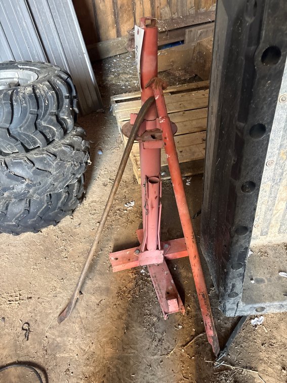 Manual tire changer and tools