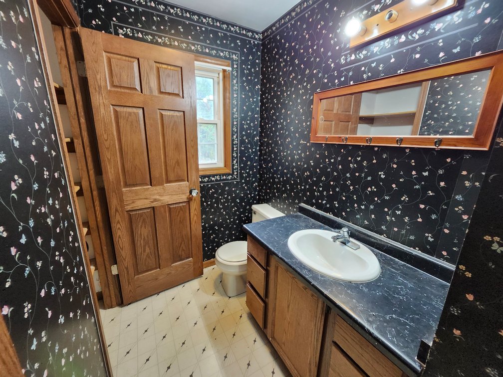 Image for 205 Alvin Circle, Beaver Dam – Online Bidding for Quiet Cul-de-Sac Home