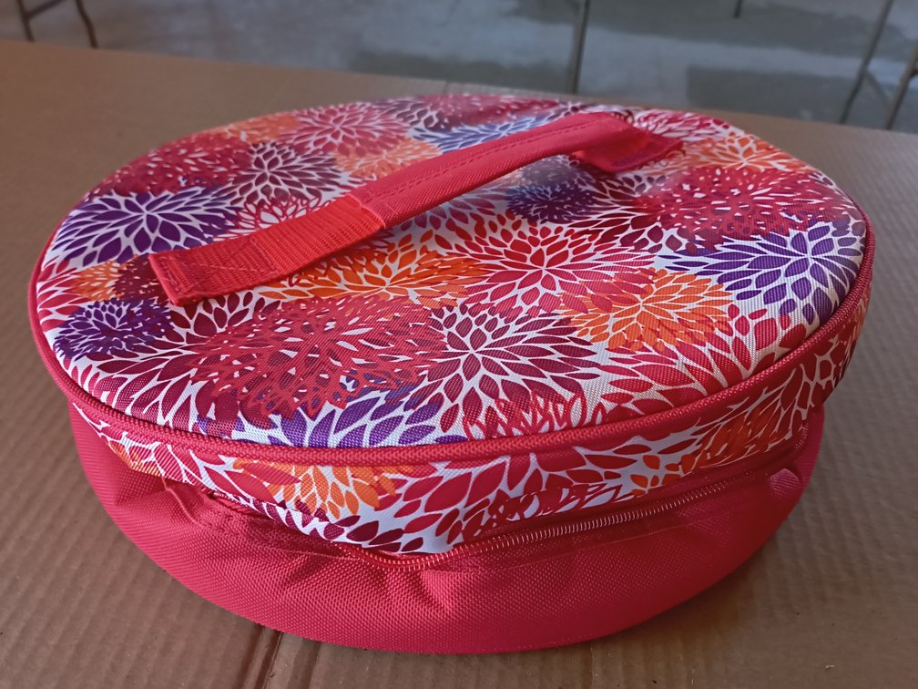 Sachi Insulated Casserole / Pie Carrier