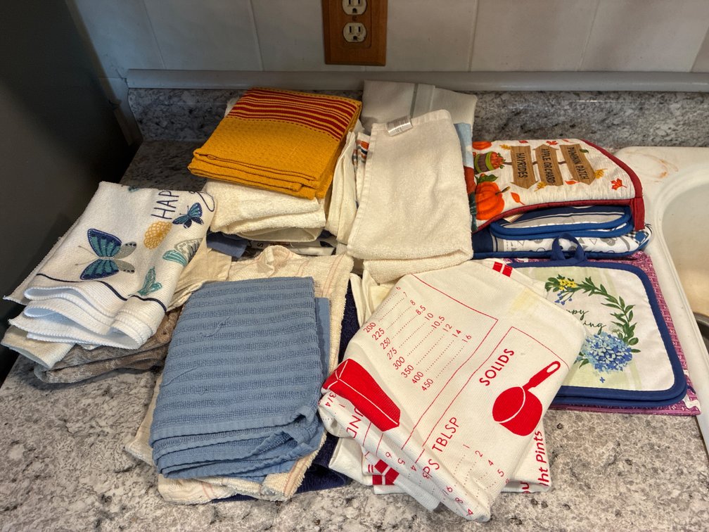 Kitchen Towels, Hot Pads And Related