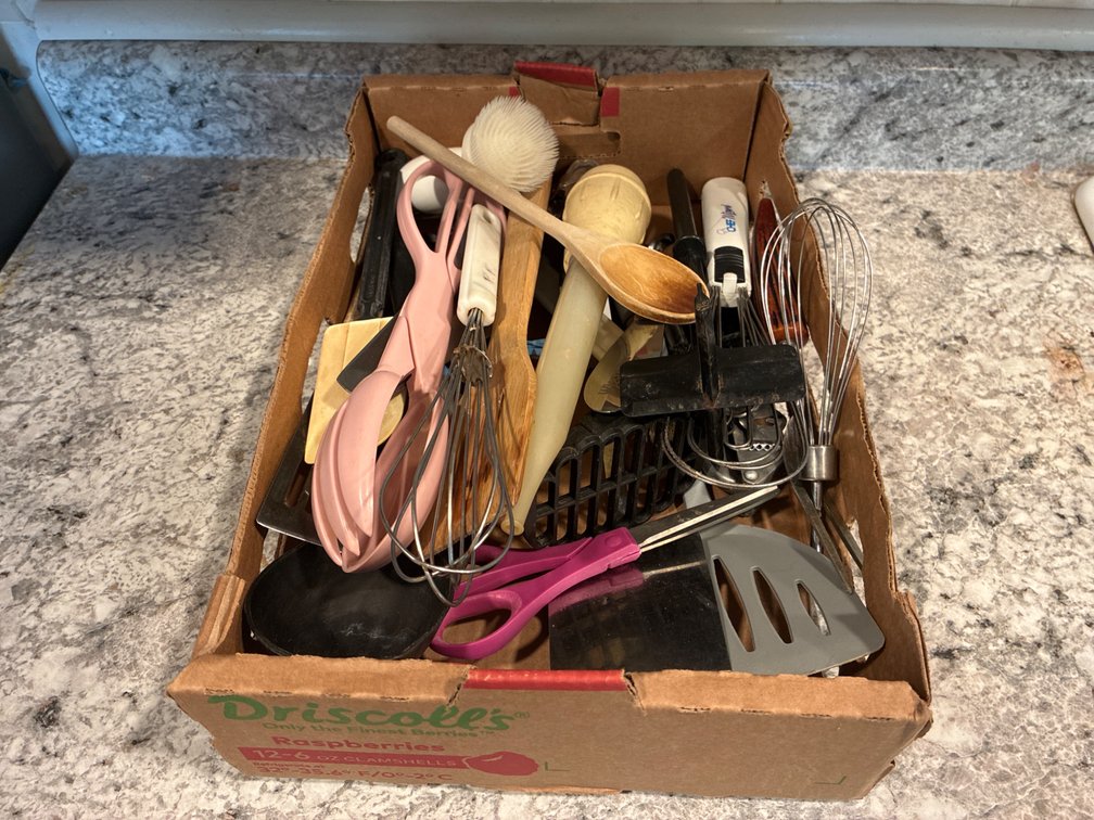 More Assorted Kitchen Gadgets And Untensils