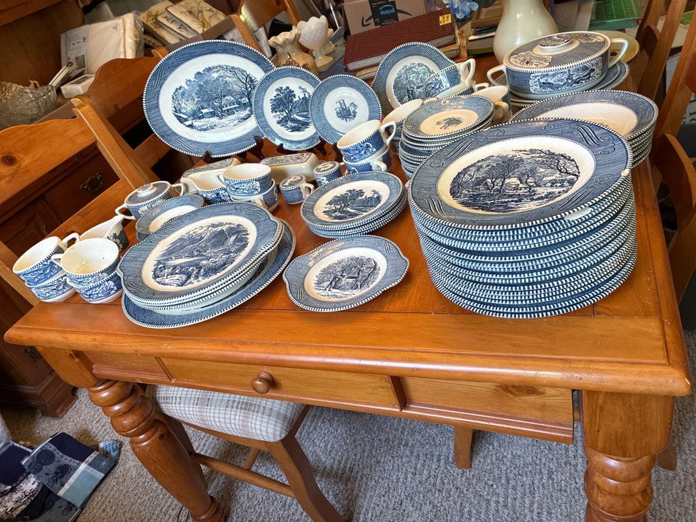 Currier & Ives By Royal Dinner Set