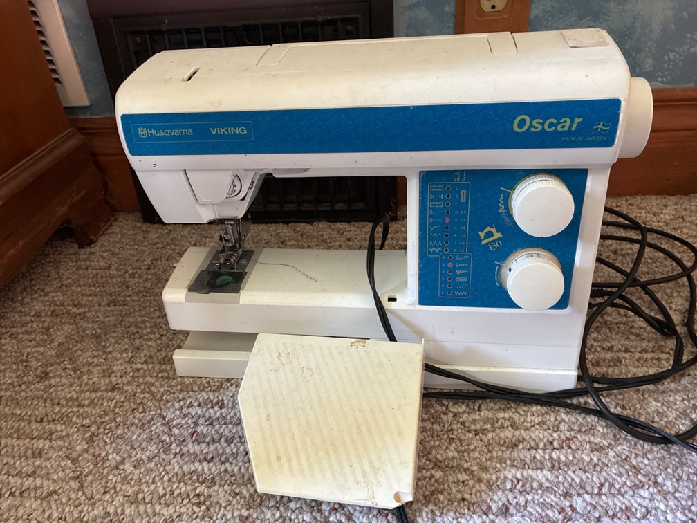 Husqvarna Viking Oscar Sewing Machine