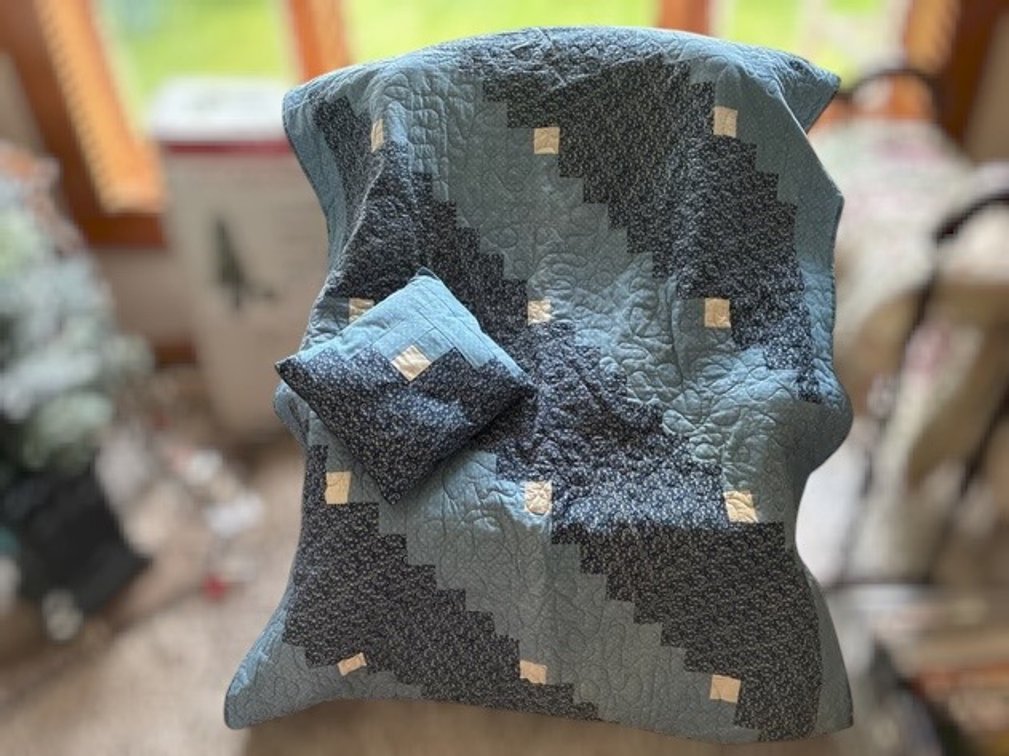 Hand Pieced And Stitched Log Cabin Quilt And Matching Pillow