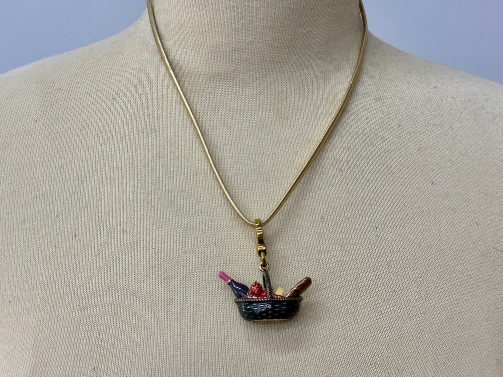 Juicy Couture Picnic Basket Necklace
