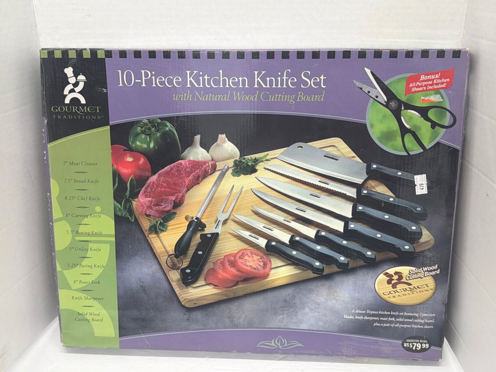 New in Box Knife Set w Cutting Board