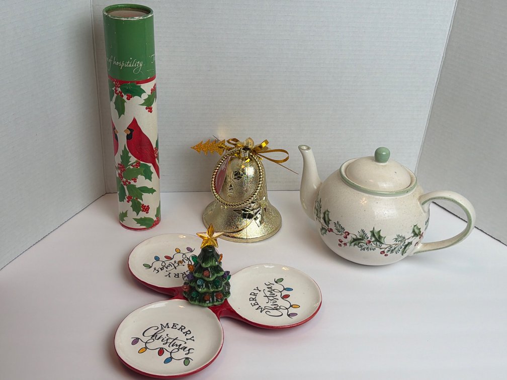 Assorted Holiday Decor