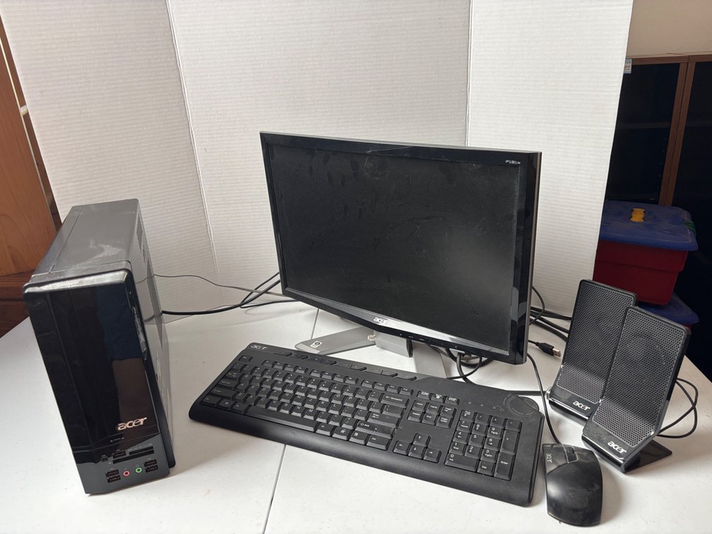 Acer Personal Computer with Moniter, keyboard, Mouse, and Speakers