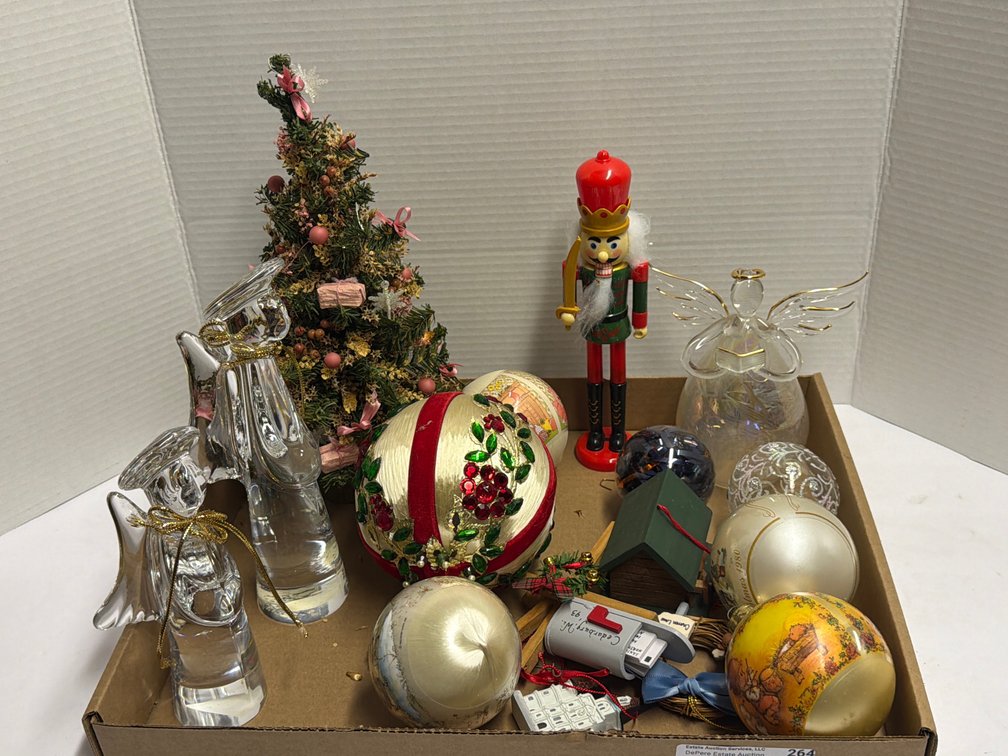 Assorted Holiday Decor