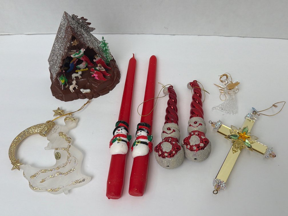 Vintage Christmas Ornaments & Decor