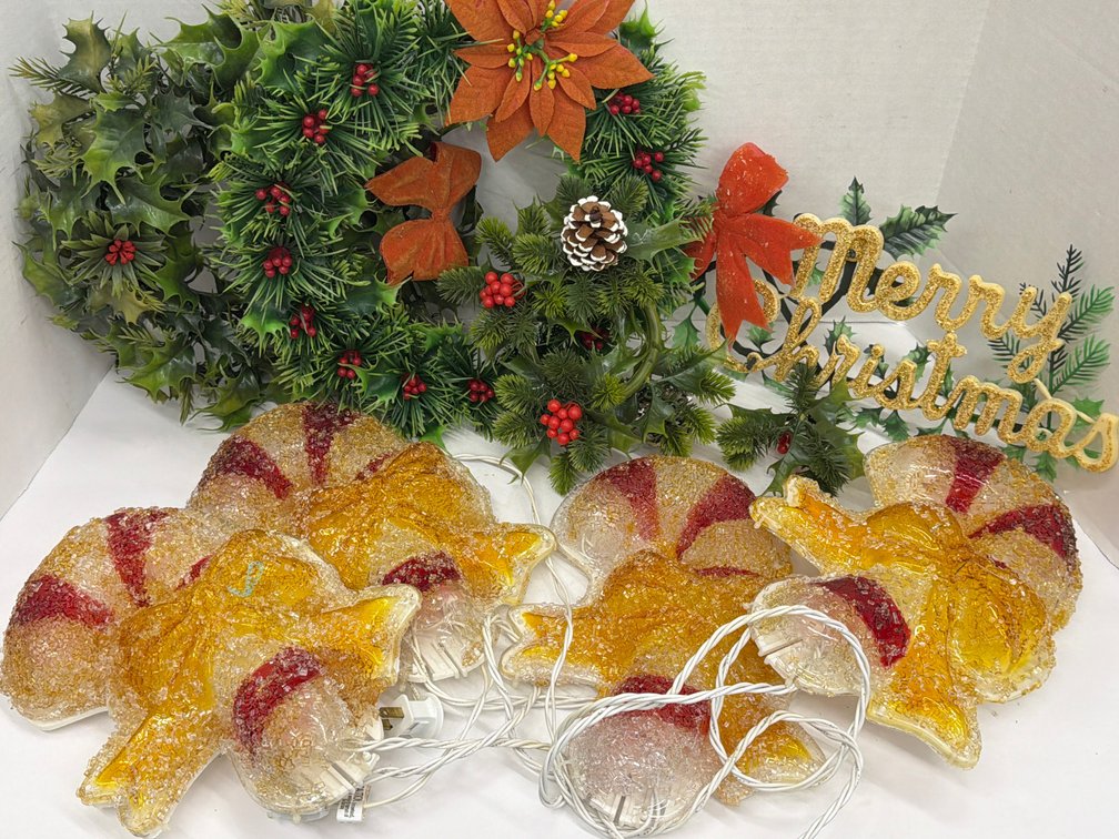 Vintage Christmas Lights & Decor