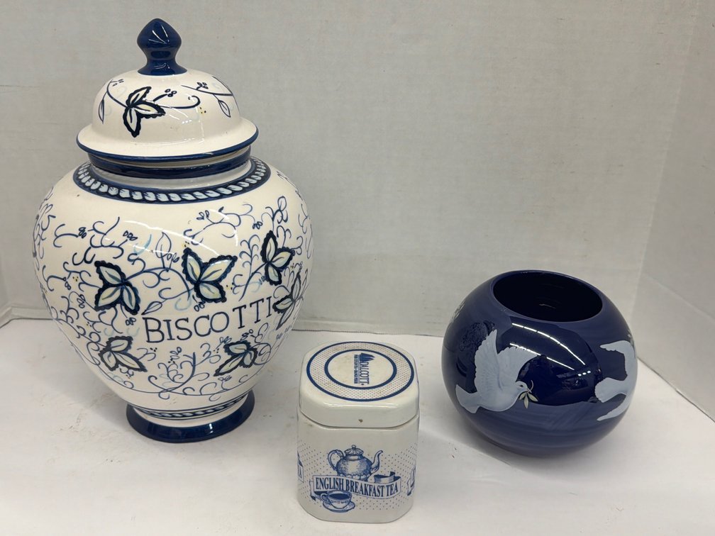 Biscotti Cookie Jar & Decor